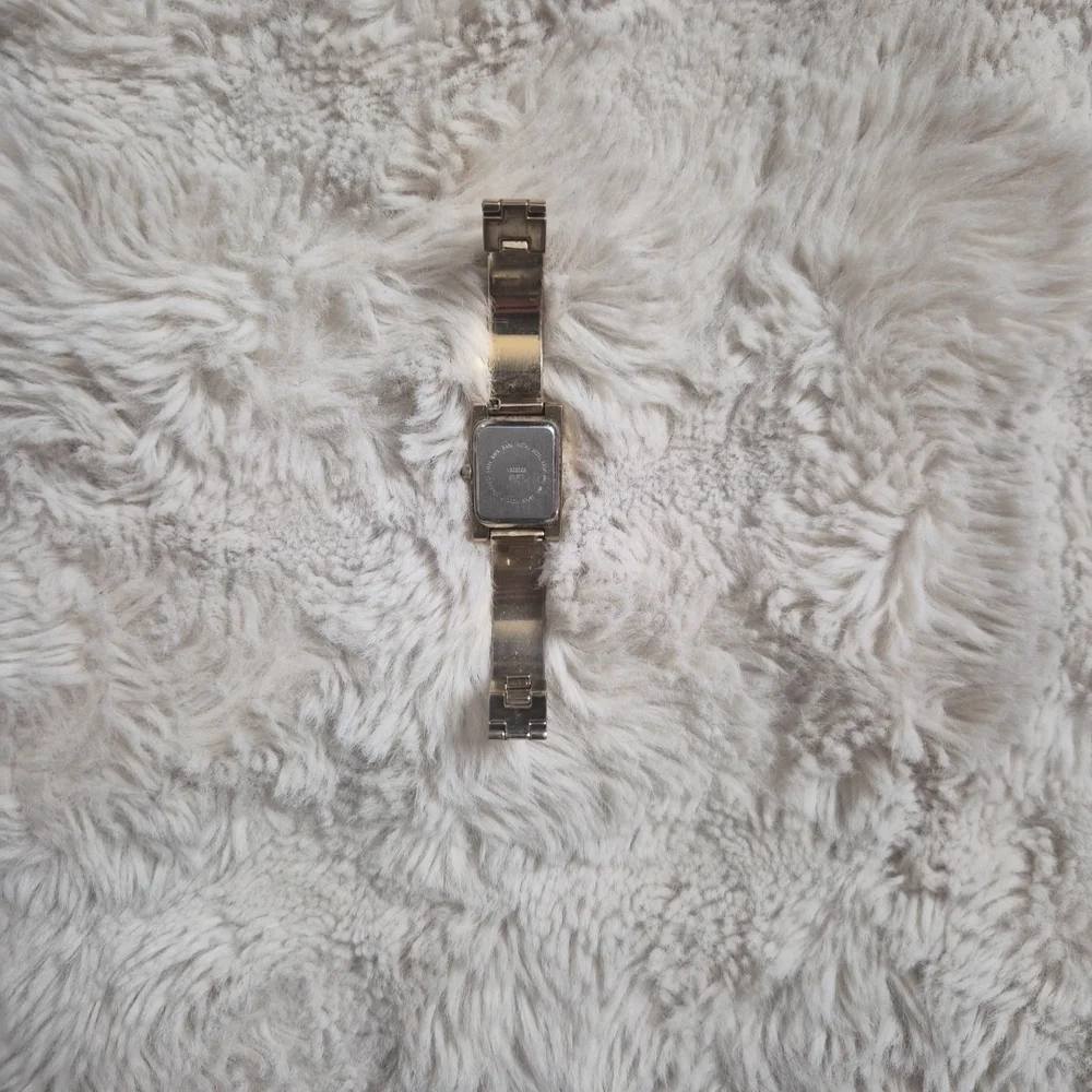 Womens GVII Watch Wristwatch Gold Tone Modern Contemporary Sleek Chic Office ✨️